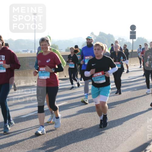 03.10.2025 - Köhlbrandbrückenlauf Lena Gebhardt http://msf.ph/oto/9072894 03.10.2025 09:24:54 Position 1 1098, 1097, 3381, 3395 meine-sportfotos.de