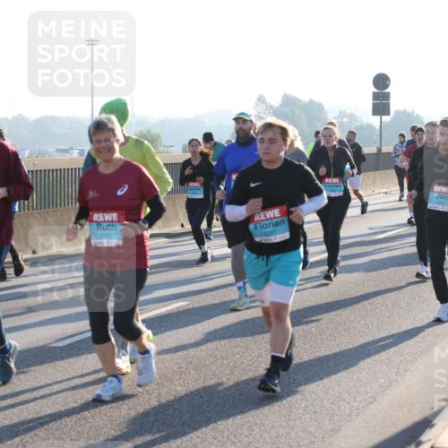 03.10.2025 - Köhlbrandbrückenlauf Lena Gebhardt http://msf.ph/oto/9072909 03.10.2025 09:24:54 Position 1 1098, 1097, 3381, 3395 meine-sportfotos.de