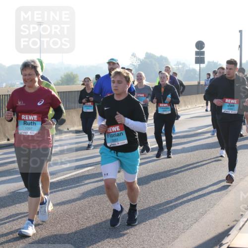 03.10.2025 - Köhlbrandbrückenlauf Lena Gebhardt http://msf.ph/oto/9072920 03.10.2025 09:24:55 Position 1 1098, 1097, 3381, 3395 meine-sportfotos.de