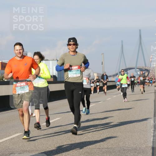 03.10.2025 - Köhlbrandbrückenlauf Jannik Wohlers http://msf.ph/oto/9072953 03.10.2025 09:50:18 Position 3 080, 1622, 1312, 1245 meine-sportfotos.de