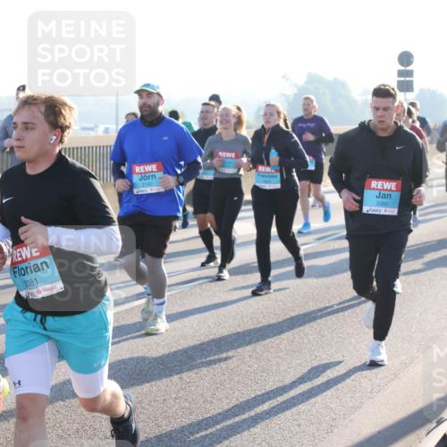 03.10.2025 - Köhlbrandbrückenlauf Lena Gebhardt http://msf.ph/oto/9073002 03.10.2025 09:24:56 Position 1 1097, 3381, 2142, 3395 meine-sportfotos.de