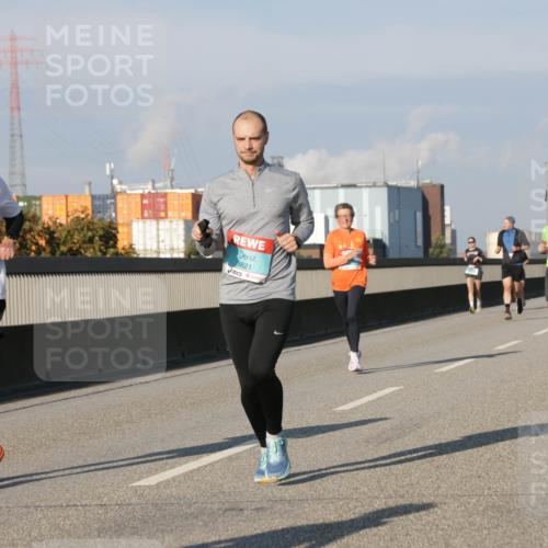 03.10.2025 - Köhlbrandbrückenlauf Jannik Wohlers http://msf.ph/oto/9073025 03.10.2025 09:50:22 Position 3 2672, 3821 meine-sportfotos.de