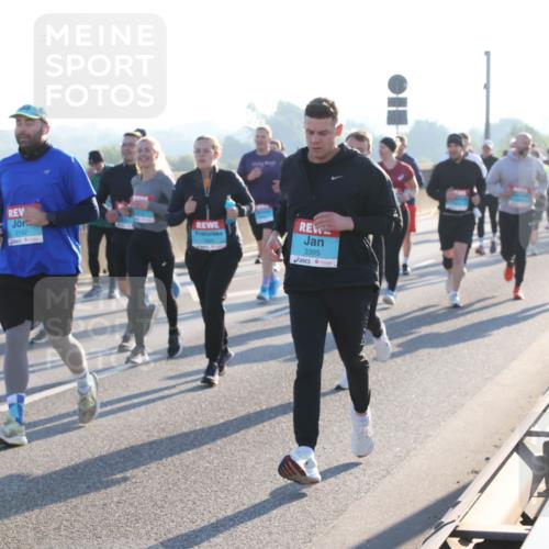 03.10.2025 - Köhlbrandbrückenlauf Lena Gebhardt http://msf.ph/oto/9073031 03.10.2025 09:24:56 Position 1 2142, 3395 meine-sportfotos.de