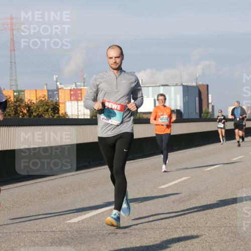 03.10.2025 - Köhlbrandbrückenlauf Jannik Wohlers http://msf.ph/oto/9073032 03.10.2025 09:50:22 Position 3 2672, 3821 meine-sportfotos.de