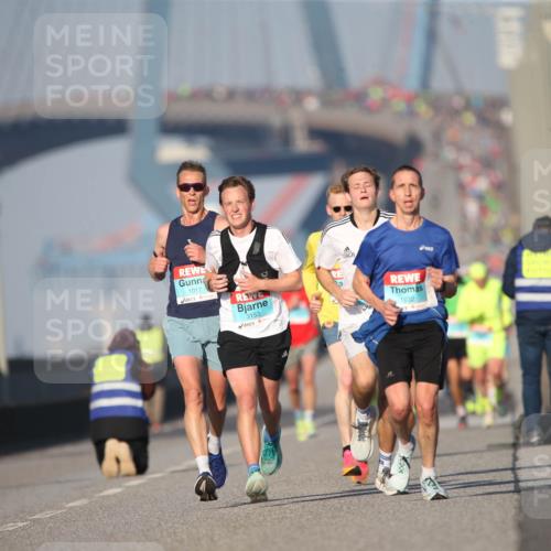 03.10.2025 - Köhlbrandbrückenlauf Jannik Wohlers http://msf.ph/oto/9073045 03.10.2025 09:39:05 Position 3 1017, 3153, 1032 meine-sportfotos.de