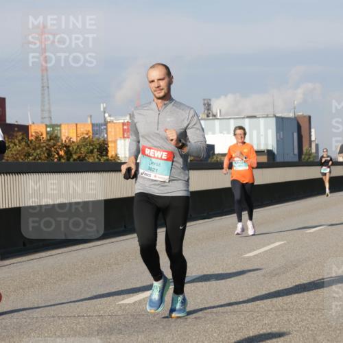 03.10.2025 - Köhlbrandbrückenlauf Jannik Wohlers http://msf.ph/oto/9073059 03.10.2025 09:50:22 Position 3 2672, 3821 meine-sportfotos.de