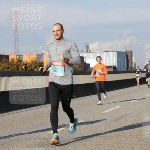 03.10.2025 - Köhlbrandbrückenlauf Jannik Wohlers http://msf.ph/oto/9073066 03.10.2025 09:50:22 Position 3 2672, 3821 meine-sportfotos.de