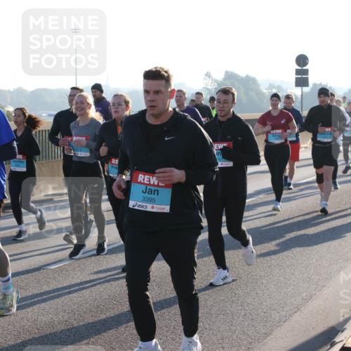 03.10.2025 - Köhlbrandbrückenlauf Lena Gebhardt http://msf.ph/oto/9073090 03.10.2025 09:24:56 Position 1 720, 2142, 3395, 557 meine-sportfotos.de