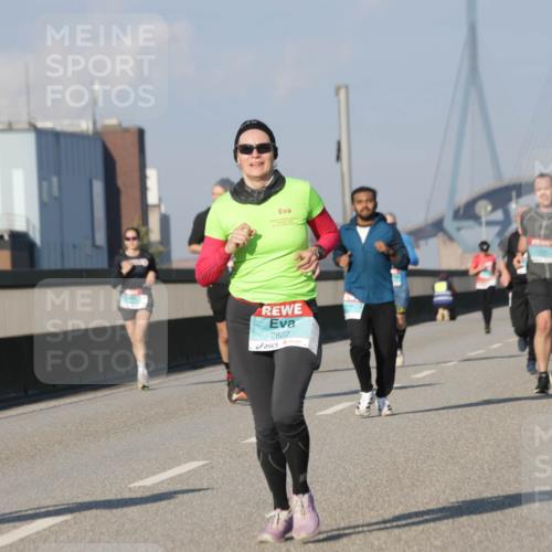 03.10.2025 - Köhlbrandbrückenlauf Jannik Wohlers http://msf.ph/oto/9073107 03.10.2025 09:50:23 Position 3 2822 meine-sportfotos.de