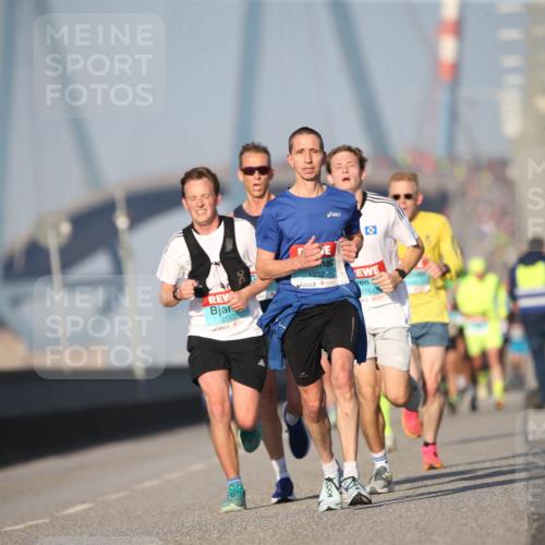 03.10.2025 - Köhlbrandbrückenlauf Jannik Wohlers http://msf.ph/oto/9073109 03.10.2025 09:39:11 Position 3 3153, 1032, 3154 meine-sportfotos.de