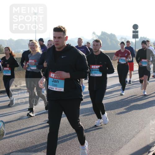 03.10.2025 - Köhlbrandbrückenlauf Lena Gebhardt http://msf.ph/oto/9073112 03.10.2025 09:24:57 Position 1 2142, 1910, 3395, 3557 meine-sportfotos.de