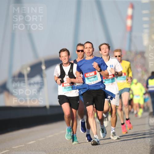 03.10.2025 - Köhlbrandbrückenlauf Jannik Wohlers http://msf.ph/oto/9073133 03.10.2025 09:39:11 Position 3 3153, 1032, 3154 meine-sportfotos.de