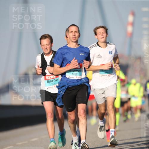 03.10.2025 - Köhlbrandbrückenlauf Jannik Wohlers http://msf.ph/oto/9073164 03.10.2025 09:39:14 Position 3 3153, 1032, 3154 meine-sportfotos.de