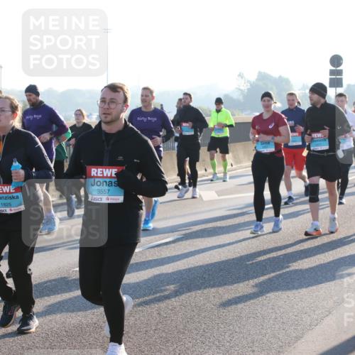 03.10.2025 - Köhlbrandbrückenlauf Lena Gebhardt http://msf.ph/oto/9073213 03.10.2025 09:24:58 Position 1 1910, 37, 1825, 3557 meine-sportfotos.de