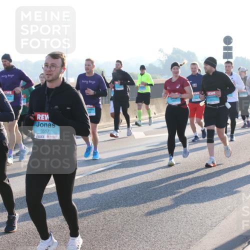 03.10.2025 - Köhlbrandbrückenlauf Lena Gebhardt http://msf.ph/oto/9073238 03.10.2025 09:24:58 Position 1 1910, 1825, 3557 meine-sportfotos.de