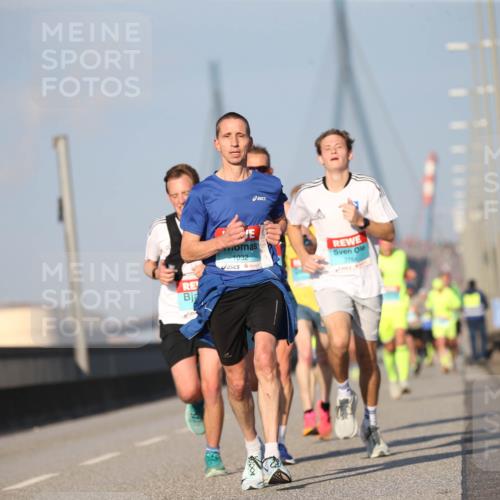 03.10.2025 - Köhlbrandbrückenlauf Jannik Wohlers http://msf.ph/oto/9073263 03.10.2025 09:39:17 Position 3 1032, 3154 meine-sportfotos.de