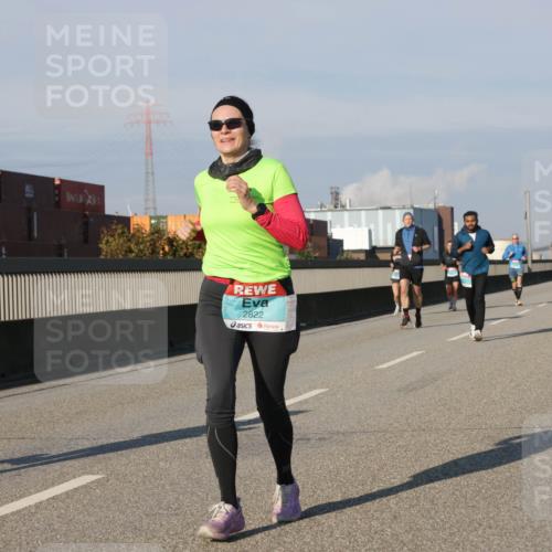 03.10.2025 - Köhlbrandbrückenlauf Jannik Wohlers http://msf.ph/oto/9073270 03.10.2025 09:50:27 Position 3 2822 meine-sportfotos.de
