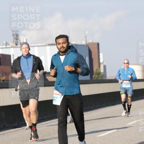 03.10.2025 - Köhlbrandbrückenlauf Jannik Wohlers http://msf.ph/oto/9073301 03.10.2025 09:50:28 Position 3 3741, 3721 meine-sportfotos.de