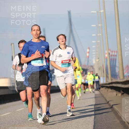 03.10.2025 - Köhlbrandbrückenlauf Jannik Wohlers http://msf.ph/oto/9073321 03.10.2025 09:39:18 Position 3 1032, 3154 meine-sportfotos.de