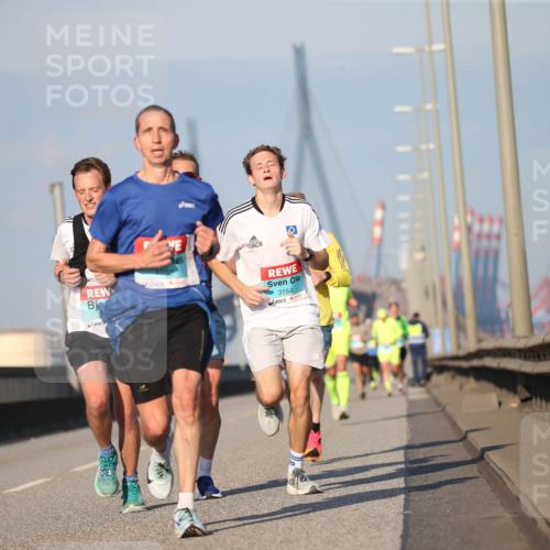 03.10.2025 - Köhlbrandbrückenlauf Jannik Wohlers http://msf.ph/oto/9073324 03.10.2025 09:39:18 Position 3 3154 meine-sportfotos.de