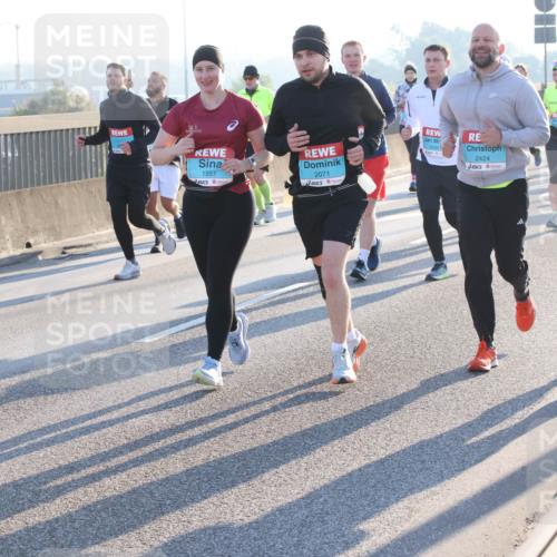 03.10.2025 - Köhlbrandbrückenlauf Lena Gebhardt http://msf.ph/oto/9073366 03.10.2025 09:24:59 Position 1 2269, 1951, 2071, 2930, 2424, 2460 meine-sportfotos.de