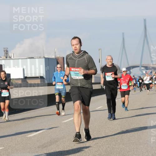03.10.2025 - Köhlbrandbrückenlauf Jannik Wohlers http://msf.ph/oto/9073370 03.10.2025 09:50:30 Position 3 3721 meine-sportfotos.de