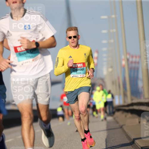 03.10.2025 - Köhlbrandbrückenlauf Jannik Wohlers http://msf.ph/oto/9073372 03.10.2025 09:39:20 Position 3 3154, 1044 meine-sportfotos.de