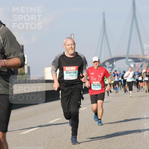 03.10.2025 - Köhlbrandbrückenlauf Jannik Wohlers http://msf.ph/oto/9073396 03.10.2025 09:50:32 Position 3 3721, 1385, 1477 meine-sportfotos.de