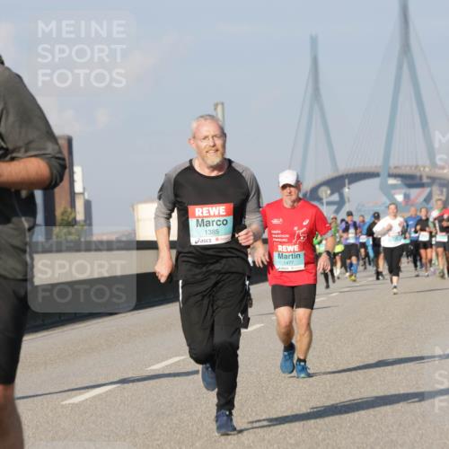 03.10.2025 - Köhlbrandbrückenlauf Jannik Wohlers http://msf.ph/oto/9073409 03.10.2025 09:50:32 Position 3 3721, 1385, 1477 meine-sportfotos.de