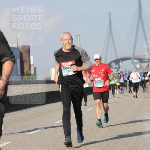 03.10.2025 - Köhlbrandbrückenlauf Jannik Wohlers http://msf.ph/oto/9073432 03.10.2025 09:50:32 Position 3 3721, 1385, 1477 meine-sportfotos.de
