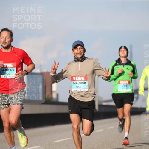 03.10.2025 - Köhlbrandbrückenlauf Jannik Wohlers http://msf.ph/oto/9073447 03.10.2025 09:39:34 Position 3 2402, 1007, 270, 3460 meine-sportfotos.de
