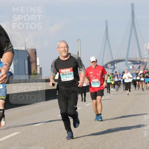 03.10.2025 - Köhlbrandbrückenlauf Jannik Wohlers http://msf.ph/oto/9073456 03.10.2025 09:50:32 Position 3 3721, 1385, 1477 meine-sportfotos.de