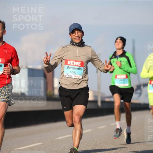 03.10.2025 - Köhlbrandbrückenlauf Jannik Wohlers http://msf.ph/oto/9073462 03.10.2025 09:39:34 Position 3 2402, 1007 meine-sportfotos.de