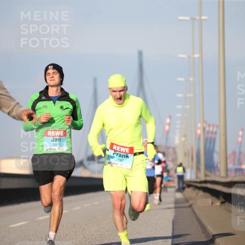 03.10.2025 - Köhlbrandbrückenlauf Jannik Wohlers http://msf.ph/oto/9073466 03.10.2025 09:39:35 Position 3 1007, 2701, 3460 meine-sportfotos.de