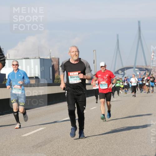 03.10.2025 - Köhlbrandbrückenlauf Jannik Wohlers http://msf.ph/oto/9073489 03.10.2025 09:50:33 Position 3 1, 1302, 1385, 1477, 1 meine-sportfotos.de