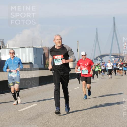 03.10.2025 - Köhlbrandbrückenlauf Jannik Wohlers http://msf.ph/oto/9073494 03.10.2025 09:50:33 Position 3 1, 1302, 1385 meine-sportfotos.de