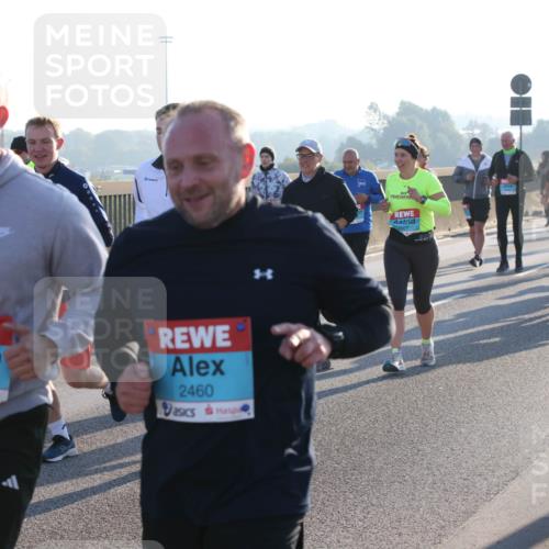 03.10.2025 - Köhlbrandbrückenlauf Lena Gebhardt http://msf.ph/oto/9073521 03.10.2025 09:25:01 Position 1 2424, 2460 meine-sportfotos.de