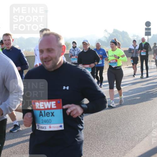 03.10.2025 - Köhlbrandbrückenlauf Lena Gebhardt http://msf.ph/oto/9073529 03.10.2025 09:25:01 Position 1 2424, 2460 meine-sportfotos.de