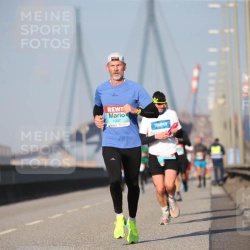 03.10.2025 - Köhlbrandbrückenlauf Jannik Wohlers http://msf.ph/oto/9073550 03.10.2025 09:39:39 Position 3 1057 meine-sportfotos.de