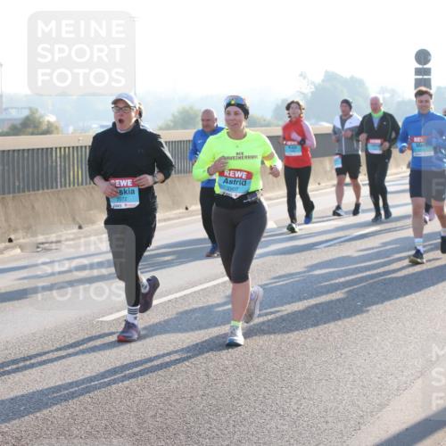 03.10.2025 - Köhlbrandbrückenlauf Lena Gebhardt http://msf.ph/oto/9073630 03.10.2025 09:25:02 Position 1 930, 2072, 2907 meine-sportfotos.de