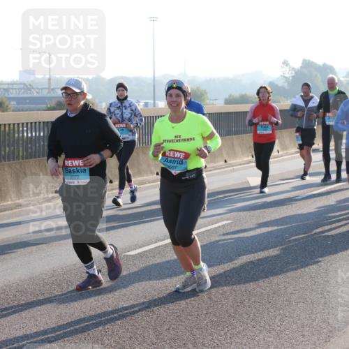 03.10.2025 - Köhlbrandbrückenlauf Lena Gebhardt http://msf.ph/oto/9073683 03.10.2025 09:25:03 Position 1 2072, 2907 meine-sportfotos.de