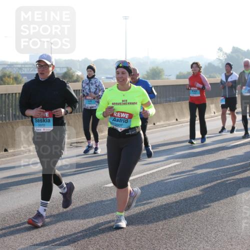 03.10.2025 - Köhlbrandbrückenlauf Lena Gebhardt http://msf.ph/oto/9073699 03.10.2025 09:25:03 Position 1 2072, 2907 meine-sportfotos.de