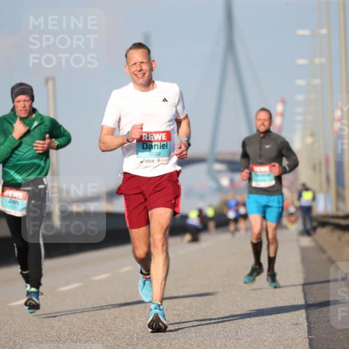 03.10.2025 - Köhlbrandbrückenlauf Jannik Wohlers http://msf.ph/oto/9073820 03.10.2025 09:39:56 Position 3 3086 meine-sportfotos.de