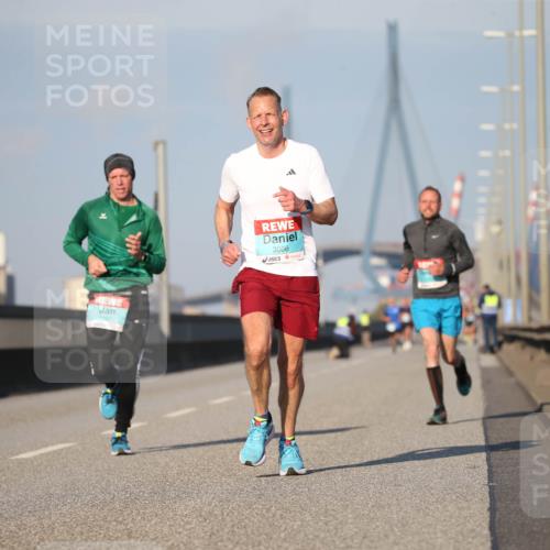 03.10.2025 - Köhlbrandbrückenlauf Jannik Wohlers http://msf.ph/oto/9073827 03.10.2025 09:39:56 Position 3 1187, 3086 meine-sportfotos.de