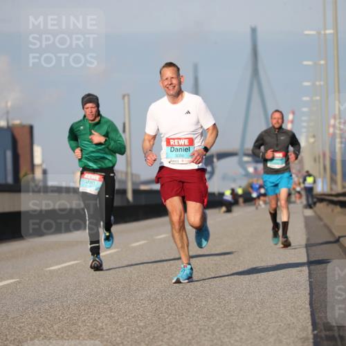 03.10.2025 - Köhlbrandbrückenlauf Jannik Wohlers http://msf.ph/oto/9073845 03.10.2025 09:39:57 Position 3 1187, 3086 meine-sportfotos.de