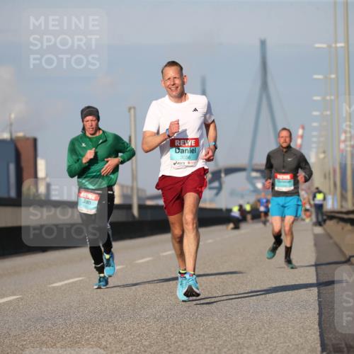 03.10.2025 - Köhlbrandbrückenlauf Jannik Wohlers http://msf.ph/oto/9073857 03.10.2025 09:39:57 Position 3 1187, 3086 meine-sportfotos.de