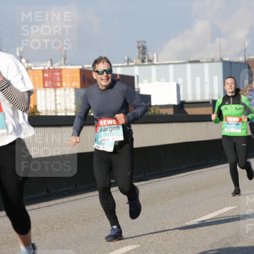 03.10.2025 - Köhlbrandbrückenlauf Jannik Wohlers http://msf.ph/oto/9073880 03.10.2025 09:50:47 Position 3 1944, 1218, 160, 2714 meine-sportfotos.de