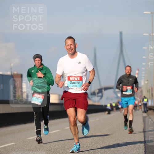 03.10.2025 - Köhlbrandbrückenlauf Jannik Wohlers http://msf.ph/oto/9073890 03.10.2025 09:39:57 Position 3 1187, 3086 meine-sportfotos.de