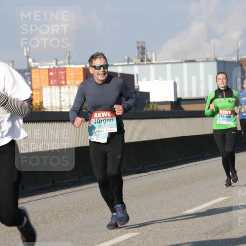 03.10.2025 - Köhlbrandbrückenlauf Jannik Wohlers http://msf.ph/oto/9073891 03.10.2025 09:50:48 Position 3 1944, 1218, 160, 2714 meine-sportfotos.de