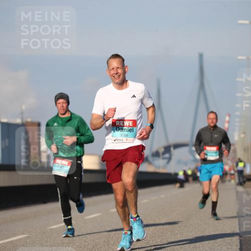 03.10.2025 - Köhlbrandbrückenlauf Jannik Wohlers http://msf.ph/oto/9073894 03.10.2025 09:39:57 Position 3 3086 meine-sportfotos.de